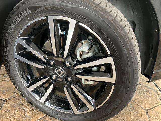 フィット ｅ：ＨＥＶＲＳ　エアバッグ　ナビ＆ＴＶ　パワーウィンドウ　助手席エアバッグ　フルセグテレビ　ＬＥＤヘッドランプ　フルオートエアコン　ＥＴＣ装備　スマートキ　パワーステアリング　ＵＳＢ　ＡＢＳ（32枚目）