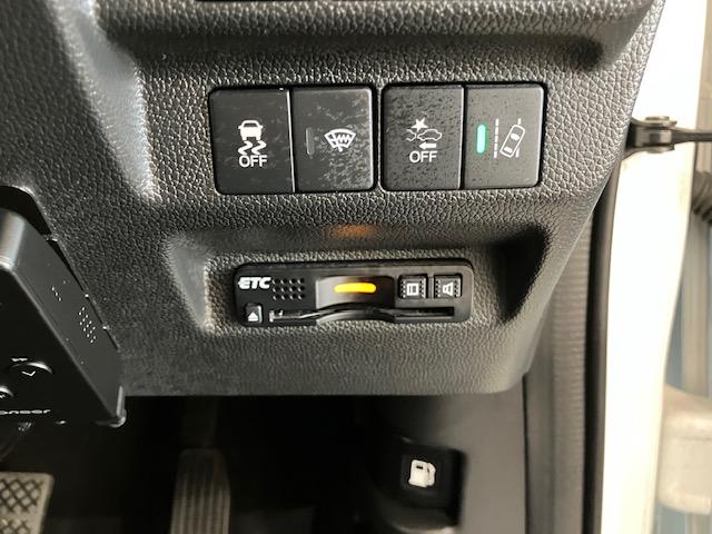 フリードハイブリッド ハイブリッド・EX 前ドラレコ ホンダセンシング メモリーナビ ETC 地デジフルセグTV シ-トヒ-タ- リヤカメラ LEDライト フルオートエアコン ABS DVD再生可 サイドエアバッグ キーフリー ナビ&TV(11枚目)