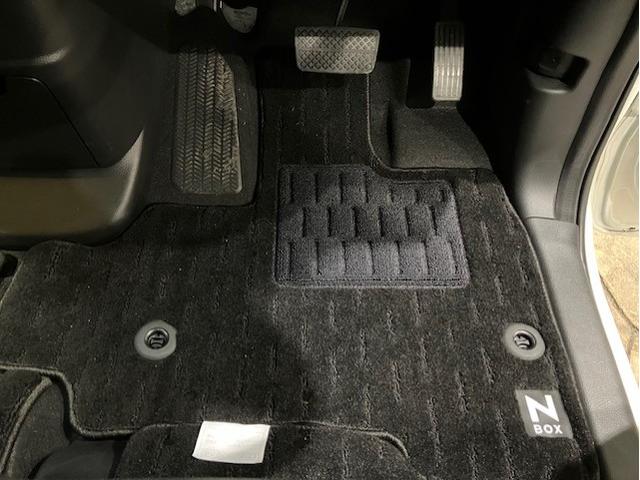 N-BOXカスタム Lスタイル+ブラック 9インチナビ 前後ドラレコ ETC 衝突軽減ブレ-キ DVD再生 横滑り防止 シ-トヒ-タ- クルーズコントロール LEDライト ナビTV 地デジ イモビライザー スマキー フルオートエアコン ABS(18枚目)