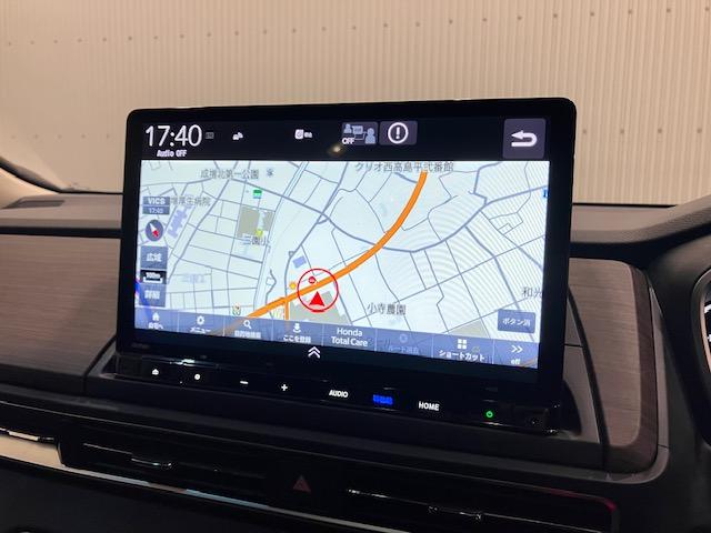オデッセイハイブリッド ｅ：ＨＥＶアブソルート　前ドラレコ　ホンダコネクト　９インチナビ　ＬＥＤヘッドランプ　マルチビューカメラ　電動シート　フルセグＴＶ　サイドエアバッグ　シートヒーター　ＥＴＣ　クルコン　バックカメラ　ＤＶＤ　両電動ドア（2枚目）