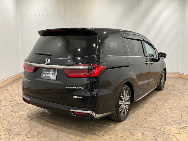 オデッセイハイブリッド ｅ：ＨＥＶアブソルート　前ドラレコ　ホンダコネクト　９インチナビ　ＬＥＤヘッドランプ　マルチビューカメラ　電動シート　フルセグＴＶ　サイドエアバッグ　シートヒーター　ＥＴＣ　クルコン　バックカメラ　ＤＶＤ　両電動ドア（4枚目）