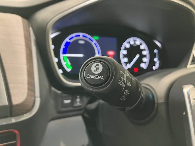 オデッセイハイブリッド ｅ：ＨＥＶアブソルート　前ドラレコ　ホンダコネクト　９インチナビ　ＬＥＤヘッドランプ　マルチビューカメラ　電動シート　フルセグＴＶ　サイドエアバッグ　シートヒーター　ＥＴＣ　クルコン　バックカメラ　ＤＶＤ　両電動ドア（7枚目）