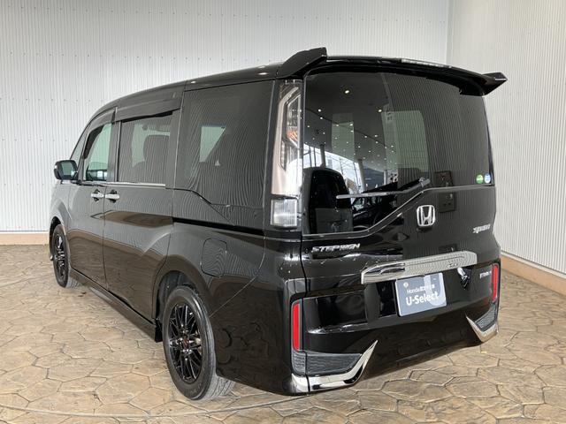 ステップワゴンスパーダ ｅ：ＨＥＶスパーダＧ・ＥＸホンダセンシング　リア席モニター　前後ドラレコ　エアバック　地デジ　クルコン　サイドエアバッグ　シ－トヒ－タ－　衝突軽減システム　スマキー　ＬＥＤランプ　ＡＢＳ　キーレス　フルオートエアコン　ＥＴＣ　三列シート　イモビ（5枚目）