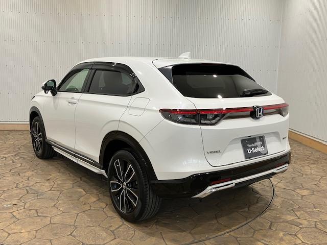 ヴェゼル ｅ：ＨＥＶＺ　ホンダコネクト　ホンダセンシング　ＥＴＣ　衝突回避支援ブレーキ機能　スマキ　Ｐトランク　フルオートエアコン　エアバッグ　両席エアバック　Ｒカメ　パワーウィンドウ　ＬＥＤランプ　クルーズＣ　ナビ＆ＴＶ（5枚目）