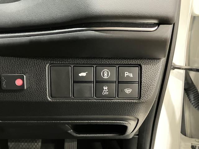 ヴェゼル ｅ：ＨＥＶＺ　ホンダコネクト　ホンダセンシング　ＥＴＣ　衝突回避支援ブレーキ機能　スマキ　Ｐトランク　フルオートエアコン　エアバッグ　両席エアバック　Ｒカメ　パワーウィンドウ　ＬＥＤランプ　クルーズＣ　ナビ＆ＴＶ（18枚目）