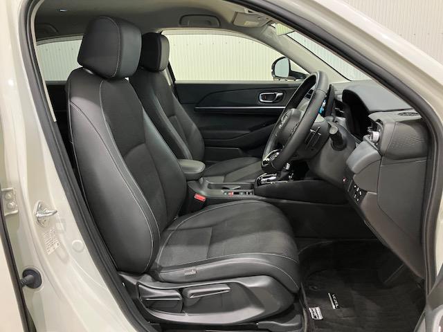 ヴェゼル ｅ：ＨＥＶＺ　ホンダコネクト　ホンダセンシング　ＥＴＣ　衝突回避支援ブレーキ機能　スマキ　Ｐトランク　フルオートエアコン　エアバッグ　両席エアバック　Ｒカメ　パワーウィンドウ　ＬＥＤランプ　クルーズＣ　ナビ＆ＴＶ（23枚目）