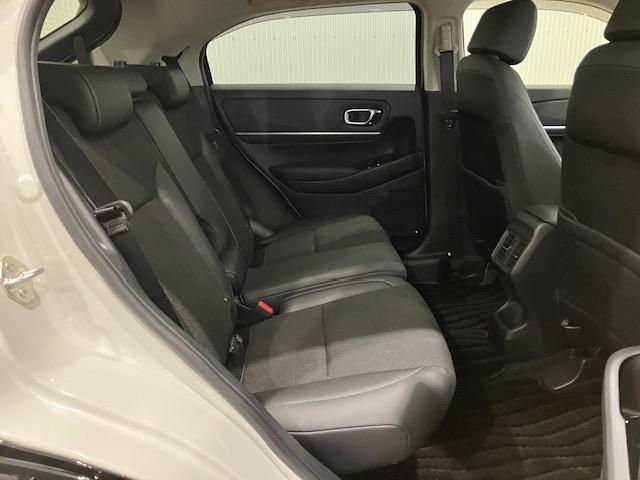 ヴェゼル ｅ：ＨＥＶＺ　ホンダコネクト　ホンダセンシング　ＥＴＣ　衝突回避支援ブレーキ機能　スマキ　Ｐトランク　フルオートエアコン　エアバッグ　両席エアバック　Ｒカメ　パワーウィンドウ　ＬＥＤランプ　クルーズＣ　ナビ＆ＴＶ（24枚目）