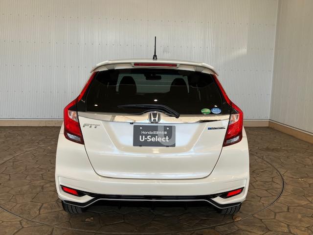 フィットハイブリッド Ｓホンダセンシング　７インチインターナビ　ＥＴＣ　パドルシフト　アルミホイール　スマ－トキ－　ナビＴＶ　アクティブクルーズコントロール　パワーウインドウ　サイドエアバック　ＤＶＤ再生　パワーステアリング　ＡＢＳ　ＡＡＣ（9枚目）
