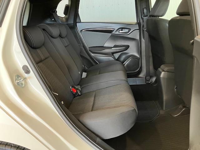 フィットハイブリッド Ｓホンダセンシング　７インチインターナビ　ＥＴＣ　パドルシフト　アルミホイール　スマ－トキ－　ナビＴＶ　アクティブクルーズコントロール　パワーウインドウ　サイドエアバック　ＤＶＤ再生　パワーステアリング　ＡＢＳ　ＡＡＣ（22枚目）