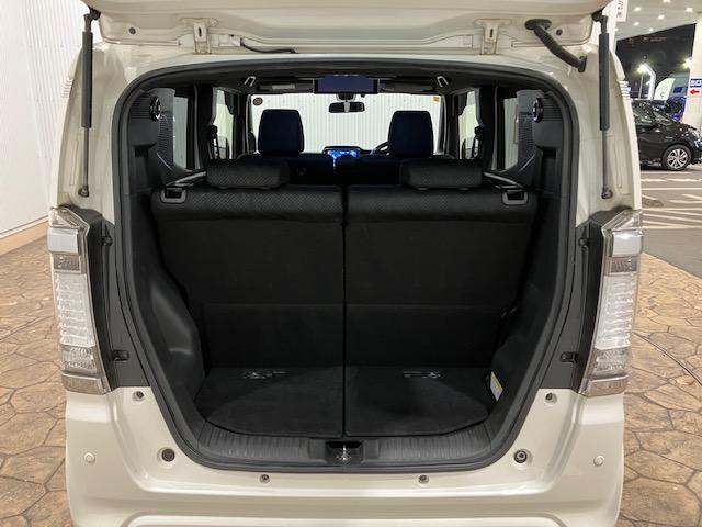 �傫�ȊJ�����̉׎��X�y�[�X�͂ƂĂ��L�X�Ƃ��Ă��܂��B�@�傫�ȉו����y�X���[�o�����Ⴂ�܂����@��͏������˂�ƌ����܂����X�y�[�X�͑傫�����ɉz�������͂���܂���ˁI