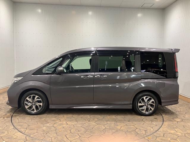 ステップワゴンスパーダ スパーダホンダセンシング　ホンダ純正ナビ　両側電動スライドドア　盗難防止　助手席エアバッグ　Ｗパワスラ　地デジ　サイドエアバッグ　ＬＥＤライト　横滑り防止システム　オートエアコン　リアカメラ　ナビ＆ＴＶ　三列シート　ＥＴＣ付（4枚目）