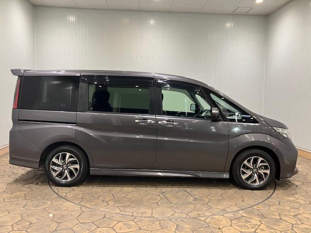 ステップワゴンスパーダ スパーダホンダセンシング　ホンダ純正ナビ　両側電動スライドドア　盗難防止　助手席エアバッグ　Ｗパワスラ　地デジ　サイドエアバッグ　ＬＥＤライト　横滑り防止システム　オートエアコン　リアカメラ　ナビ＆ＴＶ　三列シート　ＥＴＣ付（8枚目）