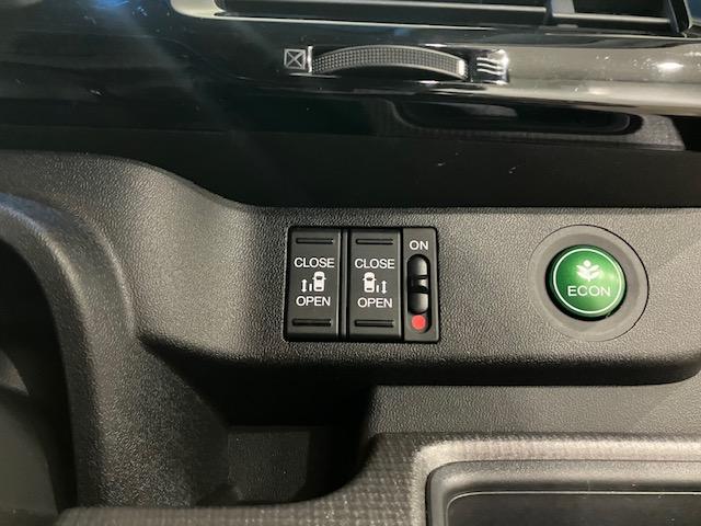 ステップワゴンスパーダ スパーダホンダセンシング　ホンダ純正ナビ　両側電動スライドドア　盗難防止　助手席エアバッグ　Ｗパワスラ　地デジ　サイドエアバッグ　ＬＥＤライト　横滑り防止システム　オートエアコン　リアカメラ　ナビ＆ＴＶ　三列シート　ＥＴＣ付（16枚目）