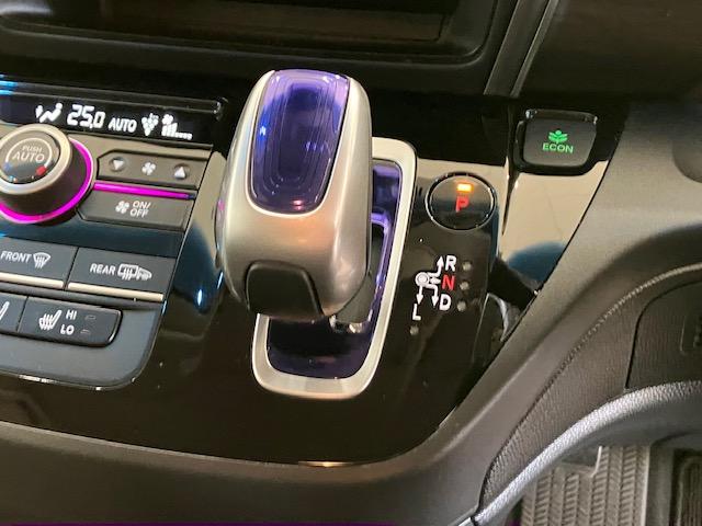 フリード＋ハイブリッド ハイブリッドＥＸ　メモリーナビ　ホンダセンシング　シートバックテーブル　盗難防止システム　衝突軽減システム　オートクルーズコントロール　地デジフルセグ　キーレス　スマートキ　バックカメラ　シートＨ　ＡＢＳ　ＥＴＣ（16枚目）