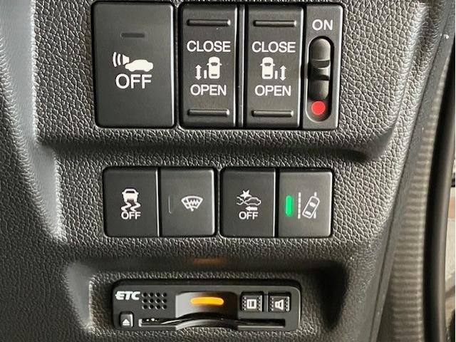 フリード＋ハイブリッド ハイブリッドＥＸ　メモリーナビ　ホンダセンシング　シートバックテーブル　盗難防止システム　衝突軽減システム　オートクルーズコントロール　地デジフルセグ　キーレス　スマートキ　バックカメラ　シートＨ　ＡＢＳ　ＥＴＣ（18枚目）