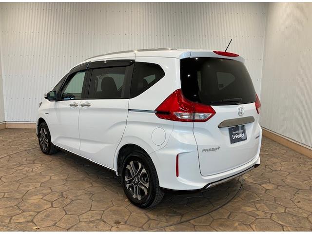 フリード＋ハイブリッド ハイブリッド・クロスターホンダセンシング　９インチプレミアムインターナビ　ＥＴＣ　フルセグＴＶ　Ｂｌｕｅｔｏｏｔｈ対応　衝突軽減　ＬＥＤ　横滑り防止装置　アイドリングストップ　地デジ　シートヒーター　クルコン　ＤＶＤ　盗難防止システム（4枚目）