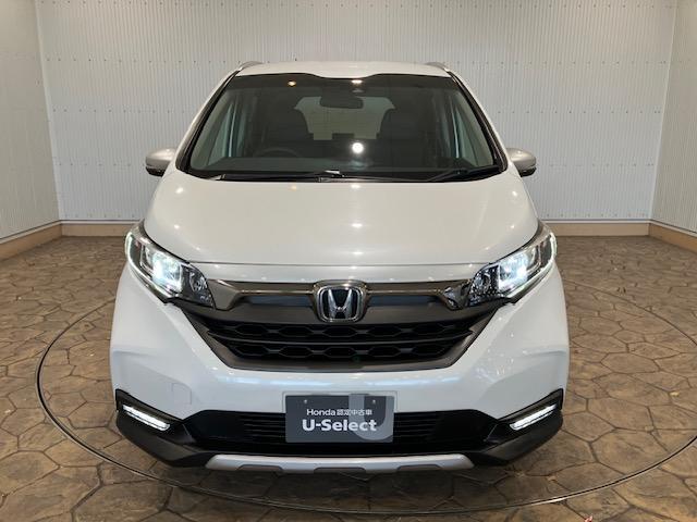 フリード＋ハイブリッド ハイブリッド・クロスターホンダセンシング　９インチプレミアムインターナビ　ＥＴＣ　フルセグＴＶ　Ｂｌｕｅｔｏｏｔｈ対応　衝突軽減　ＬＥＤ　横滑り防止装置　アイドリングストップ　地デジ　シートヒーター　クルコン　ＤＶＤ　盗難防止システム（11枚目）