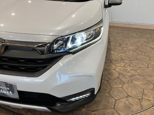 フリード＋ハイブリッド ハイブリッド・クロスターホンダセンシング　９インチプレミアムインターナビ　ＥＴＣ　フルセグＴＶ　Ｂｌｕｅｔｏｏｔｈ対応　衝突軽減　ＬＥＤ　横滑り防止装置　アイドリングストップ　地デジ　シートヒーター　クルコン　ＤＶＤ　盗難防止システム（12枚目）