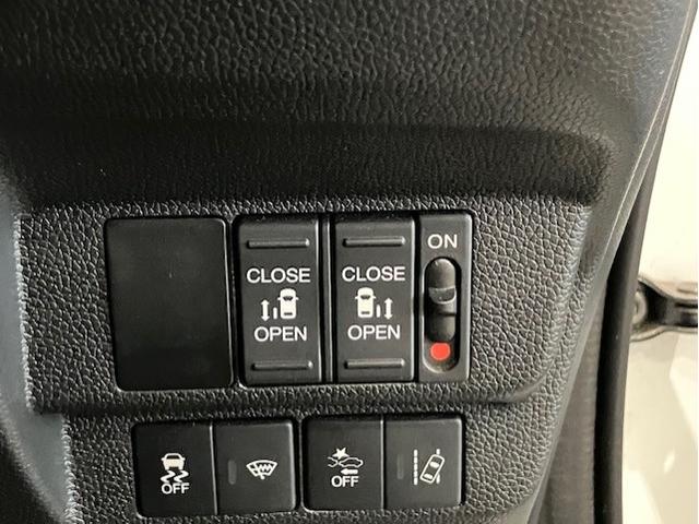 フリード＋ハイブリッド ハイブリッド・クロスターホンダセンシング　９インチプレミアムインターナビ　ＥＴＣ　フルセグＴＶ　Ｂｌｕｅｔｏｏｔｈ対応　衝突軽減　ＬＥＤ　横滑り防止装置　アイドリングストップ　地デジ　シートヒーター　クルコン　ＤＶＤ　盗難防止システム（15枚目）