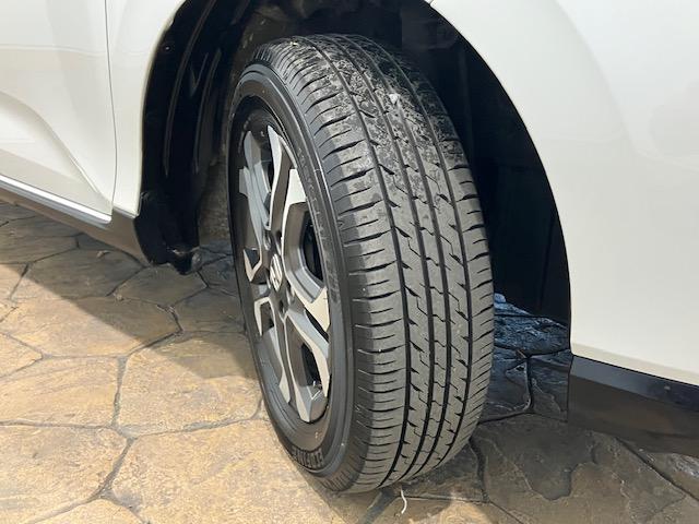 フリード＋ハイブリッド ハイブリッド・クロスターホンダセンシング　９インチプレミアムインターナビ　ＥＴＣ　フルセグＴＶ　Ｂｌｕｅｔｏｏｔｈ対応　衝突軽減　ＬＥＤ　横滑り防止装置　アイドリングストップ　地デジ　シートヒーター　クルコン　ＤＶＤ　盗難防止システム（29枚目）