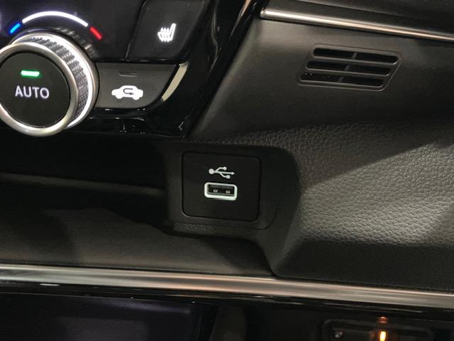 ヴェゼル e:HEVZ 電動リアゲート 9インチナビ ETC 衝突回避支援ブレーキ機能 スマキ Pトランク フルオートエアコン エアバッグ 両席エアバック Rカメ パワーウィンドウ LEDランプ クルーズC ナビ&TV(15枚目)