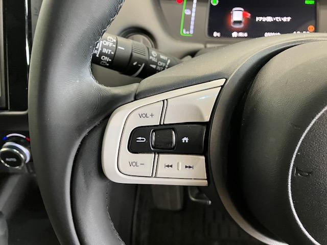 フィット ｅ：ＨＥＶホーム　前後ドラレコ　８インチナビ　ＥＴＣ　前後誤発進抑制機能　助手席エアバッグ　運転席エアバッグ　アイドリングストップ　ＬＥＤライト　バックカメラ　ＡＢＳ　サイドエアバッグ　オートクルーズコントロール（22枚目）