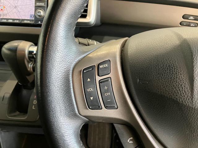 �y�n���h���I�[�f�B�I�����R���z�茳�ŃI�[�f�B�I�̑�����\�ł��B���s���ł��n���h�������𗣂����ɑ��삪�ł��Ĉ��S�ł��B