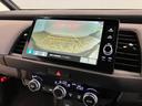 フィット ｅ：ＨＥＶクロスター　レンタアップ　ホンダセンシング　ホンダコネクトディスプレイ　アルミホイール　フルセグＴＶ　Ｂｌｕｅｔｏｏｔｈ対応　衝突回避システム　フルオートエアコン　ＬＥＤランプ　エアバッグ　サイドエアバック（8枚目）