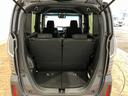 テールゲートを開ければ広いラゲッジスペースが姿を現します。人とモノが快適に移動できる空間って特別ですよね。ドライブがもっと楽しくなります。洗車用品などの小物を入れるスペースもございます。