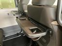 シートバックテーブルを装着しています!車内での軽食などに便利です!