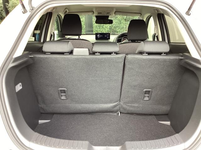 MAZDA2 15BD マツダコネクトパッケージ(車載通信機搭載360°セーフティパッケージ&地上デジタルTV))8.8インチディスプレイ マツダレーダークルーズ(全車速対応) スーパーUVカットフロントガラス 前後ソナー(11枚目)