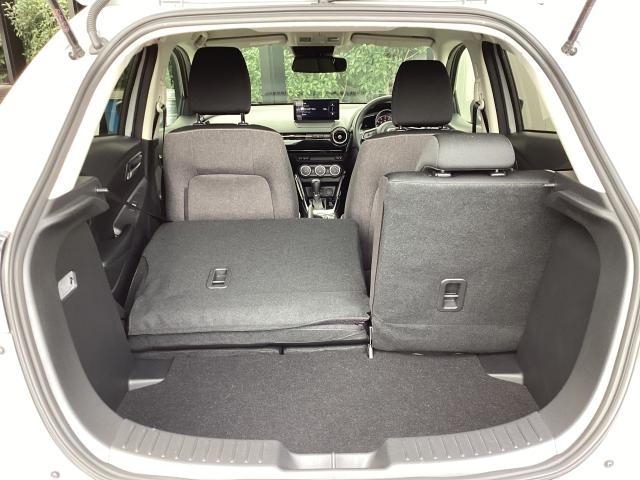 MAZDA2 15BD マツダコネクトパッケージ(車載通信機搭載360°セーフティパッケージ&地上デジタルTV))8.8インチディスプレイ マツダレーダークルーズ(全車速対応) スーパーUVカットフロントガラス 前後ソナー(12枚目)