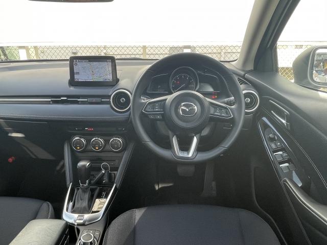 ＭＡＺＤＡ２ １５Ｓ　プロアクティブ　Ｓパッケージ　純正２カメドラレコ　スマートシティブレーキ　車線逸脱警報　交通標識認識　ブラインドスポットモニタリング　リアパーキングセンサー　ハイビームコントロール　フルセグテレビ　衝突安全ボディ　ドラレコ　ＵＳＢ（6枚目）