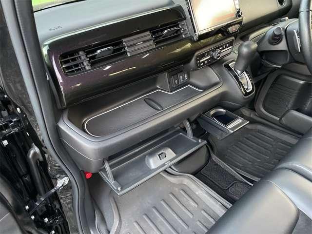 Ｎ－ＢＯＸ Ｇ・Ｌターボホンダセンシング　衝突軽減ブレーキ／誤発進抑制機能／後方誤発進抑制機能／歩行者事故低減ステアリング／路外逸脱抑制機能／ＡＣＣ／ＬＫＡＳ／オートハイビーム／先行車発進アラーム機能／標識認識機能／９灯式フルＬＥＤヘッドライ（55枚目）