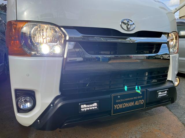 ハイエースバン スーパーＧＬ　ダークプライムＩＩ　６型　オリジナルベッドキット車中泊仕様　寒冷地仕　ＸＦ１１ナビ　フリップダウンモニター　パノラミックビュー　ＥＴＣ　１６インチスチールホイール　１．５インチダウン　トヨタセーフティセンス　前後ソナー（18枚目）