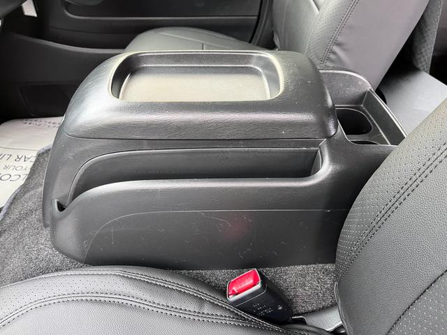 ハイエースバン ロングスーパーＧＬ　４型１オーナー禁煙車　車中泊仕様　オフロードルック　ＬＥＤバンパーガード　ＬＥＤライト　電動スライドドア　ＷエアＢ　ステアリングリモコン　プライバシーガラス　レザー調シートカバー　バックカメラ　ＥＴＣ（77枚目）
