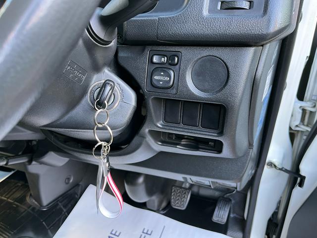 ハイエースバン ロングＤＸ　ＧＬパッケージ　４型　３．０ディーゼルターボ　５ドア３人乗り　純正ナビ　バックカメラ　ＥＴＣ　ＬＥＤライト　フォグランプ　電格ミラー　プライバシーガラス　ドラレコ（12枚目）