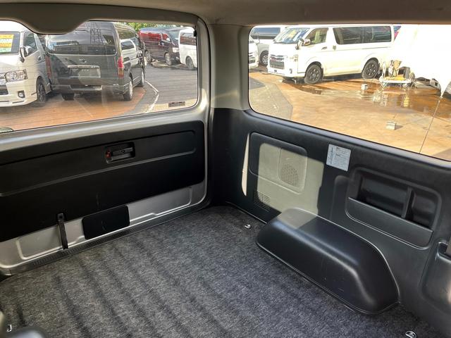 ハイエースバン ロングスーパーGL 4型 ディーゼル バッドフェイス 2インチローダウン 15インチアルミホイール Fスポイラー LEDライト&フォグ LEDテール シートカバー 前後センサー 純正ナビ Bカメラ ETC(58枚目)