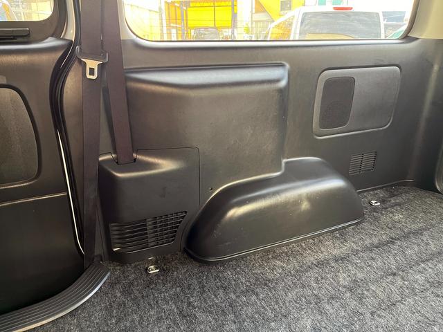 ハイエースバン ロングスーパーGL 4型 ディーゼル バッドフェイス 2インチローダウン 15インチアルミホイール Fスポイラー LEDライト&フォグ LEDテール シートカバー 前後センサー 純正ナビ Bカメラ ETC(67枚目)