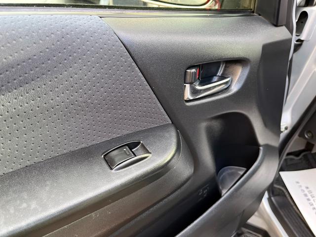 ハイエースバン ロングスーパーGL 4型 ディーゼル バッドフェイス 2インチローダウン 15インチアルミホイール Fスポイラー LEDライト&フォグ LEDテール シートカバー 前後センサー 純正ナビ Bカメラ ETC(76枚目)