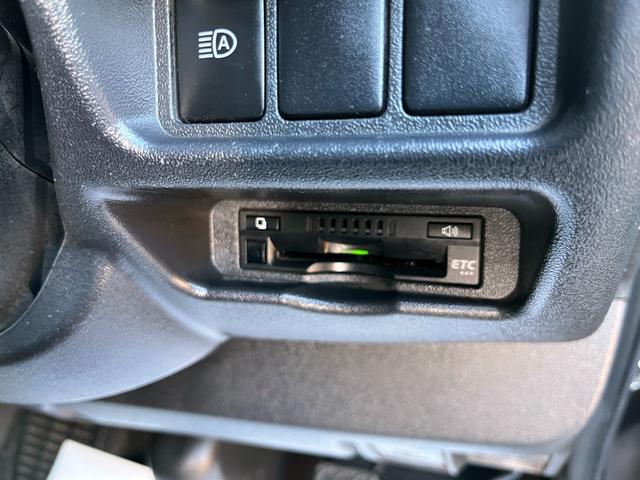 ハイエースバン ロングワイドスーパーGL 5型 純正ナビフルセグTV バックカメラ ETC LEDライト Fエアロ スライド窓 プライバシーガラス ステアリングリモコン 前後ドラレコ付きデジタルインナーミラー(21枚目)