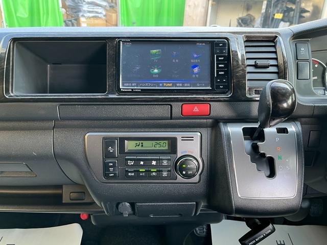 ハイエースバン スーパーGL ダークプライムII 5型ディーゼル グラインドタトゥー施工 ローダウン 20インチアルミホイール 社外ナビ ETC モデリスタスポイラー 電動スライドドア Rフィルム LED室内灯 トヨタセーフティセンス スマートキー(11枚目)