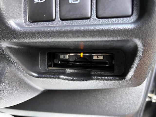 ハイエースバン スーパーGL ダークプライムII 5型ディーゼル グラインドタトゥー施工 ローダウン 20インチアルミホイール 社外ナビ ETC モデリスタスポイラー 電動スライドドア Rフィルム LED室内灯 トヨタセーフティセンス スマートキー(23枚目)