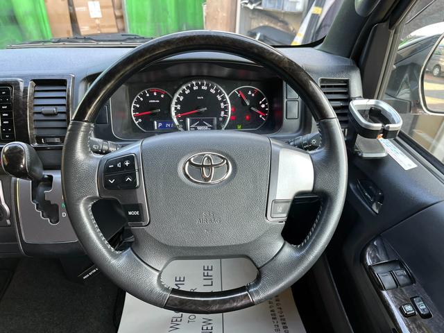 ハイエースバン スーパーGL ダークプライムII 5型ディーゼル グラインドタトゥー施工 ローダウン 20インチアルミホイール 社外ナビ ETC モデリスタスポイラー 電動スライドドア Rフィルム LED室内灯 トヨタセーフティセンス スマートキー(26枚目)