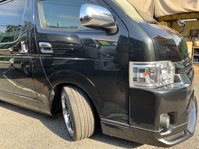 ハイエースバン スーパーGL ダークプライムII 5型ディーゼル グラインドタトゥー施工 ローダウン 20インチアルミホイール 社外ナビ ETC モデリスタスポイラー 電動スライドドア Rフィルム LED室内灯 トヨタセーフティセンス スマートキー(43枚目)