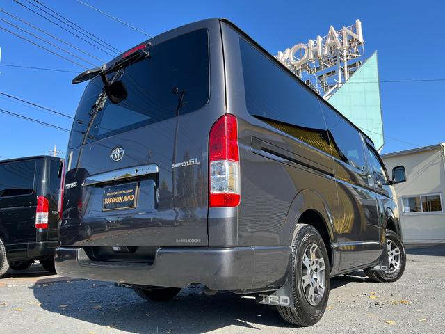 ハイエースバン スーパーGL ダークプライムII 6型 2.8ディーゼル ワンオーナー禁煙車 純正ナビ TRD15インチアルミホイール TRDバンパーガード 電動スライドドア プライバシーガラス トヨタセーフティセンス バックカメラ ETC2.0(5枚目)
