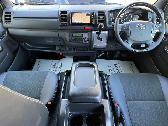 ハイエースバン スーパーGL ダークプライムII 6型 2.8ディーゼル ワンオーナー禁煙車 純正ナビ TRD15インチアルミホイール TRDバンパーガード 電動スライドドア プライバシーガラス トヨタセーフティセンス バックカメラ ETC2.0(7枚目)
