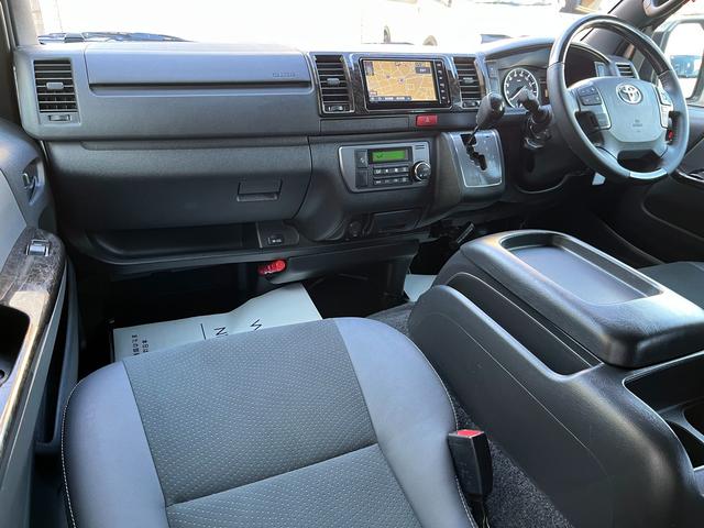 ハイエースバン スーパーGL ダークプライムII 6型 2.8ディーゼル ワンオーナー禁煙車 純正ナビ TRD15インチアルミホイール TRDバンパーガード 電動スライドドア プライバシーガラス トヨタセーフティセンス バックカメラ ETC2.0(8枚目)