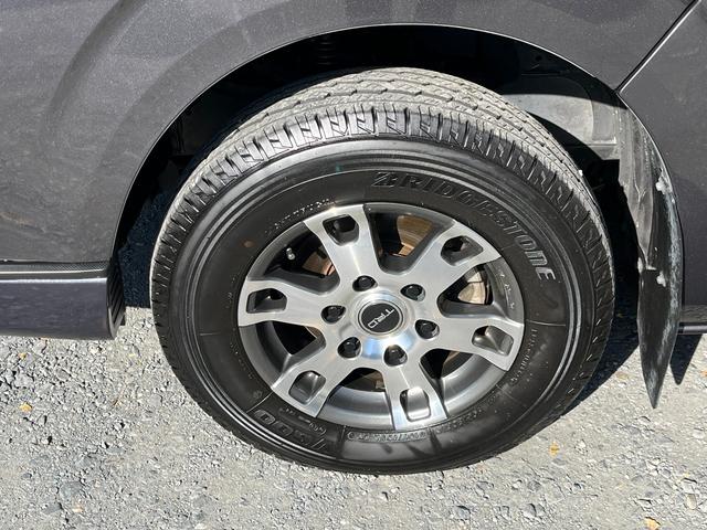ハイエースバン スーパーGL ダークプライムII 6型 2.8ディーゼル ワンオーナー禁煙車 純正ナビ TRD15インチアルミホイール TRDバンパーガード 電動スライドドア プライバシーガラス トヨタセーフティセンス バックカメラ ETC2.0(23枚目)