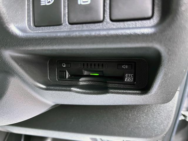 ハイエースバン スーパーGL ダークプライムII 6型 2.8ディーゼル ワンオーナー禁煙車 純正ナビ TRD15インチアルミホイール TRDバンパーガード 電動スライドドア プライバシーガラス トヨタセーフティセンス バックカメラ ETC2.0(24枚目)